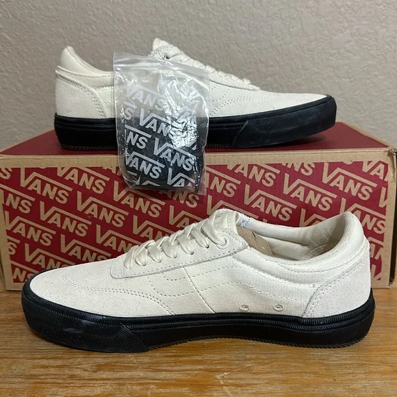 Vans Gilbert Crockett Antique white black men’s size 6.5